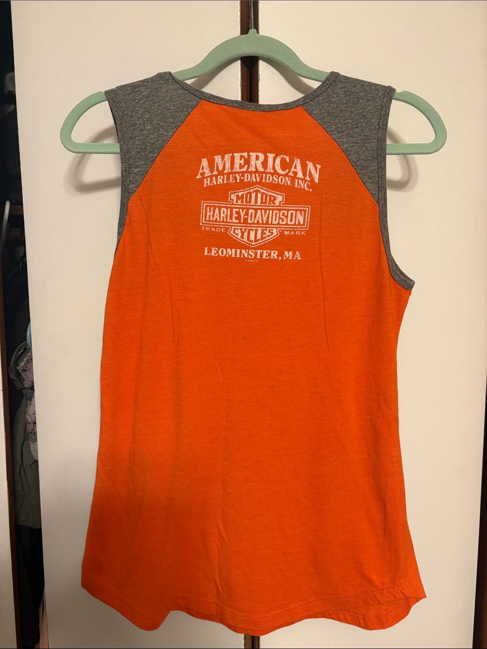 Vintage Harley-Davidson Orange Tank with Gray Shoulder Panels - Picture 4 of 5